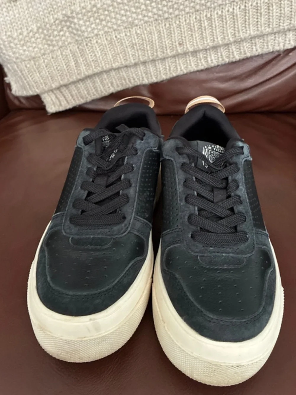 Le Tigre Women's Platform Sneakers in Dark Navy and Cream